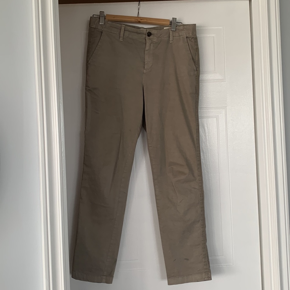 GAP  Womens khaki straight leg pants